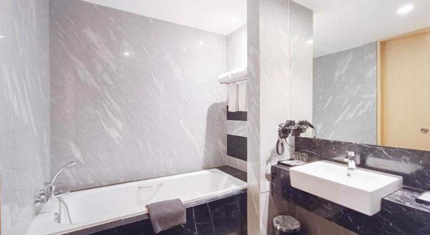 Brits Hotel Karawang Dış mekan fotoğraf